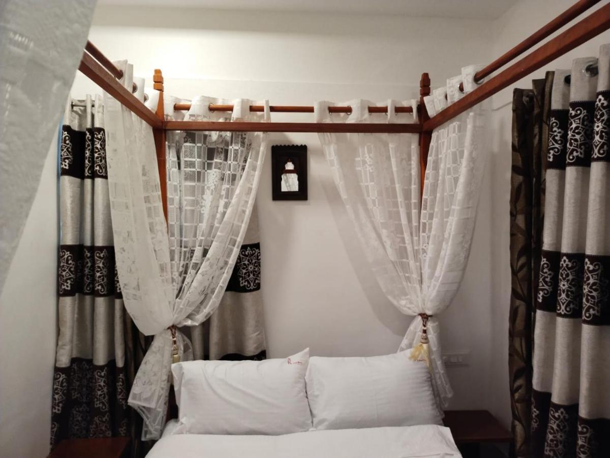Royal Stay Vintage มทุราย ภายนอก รูปภาพ