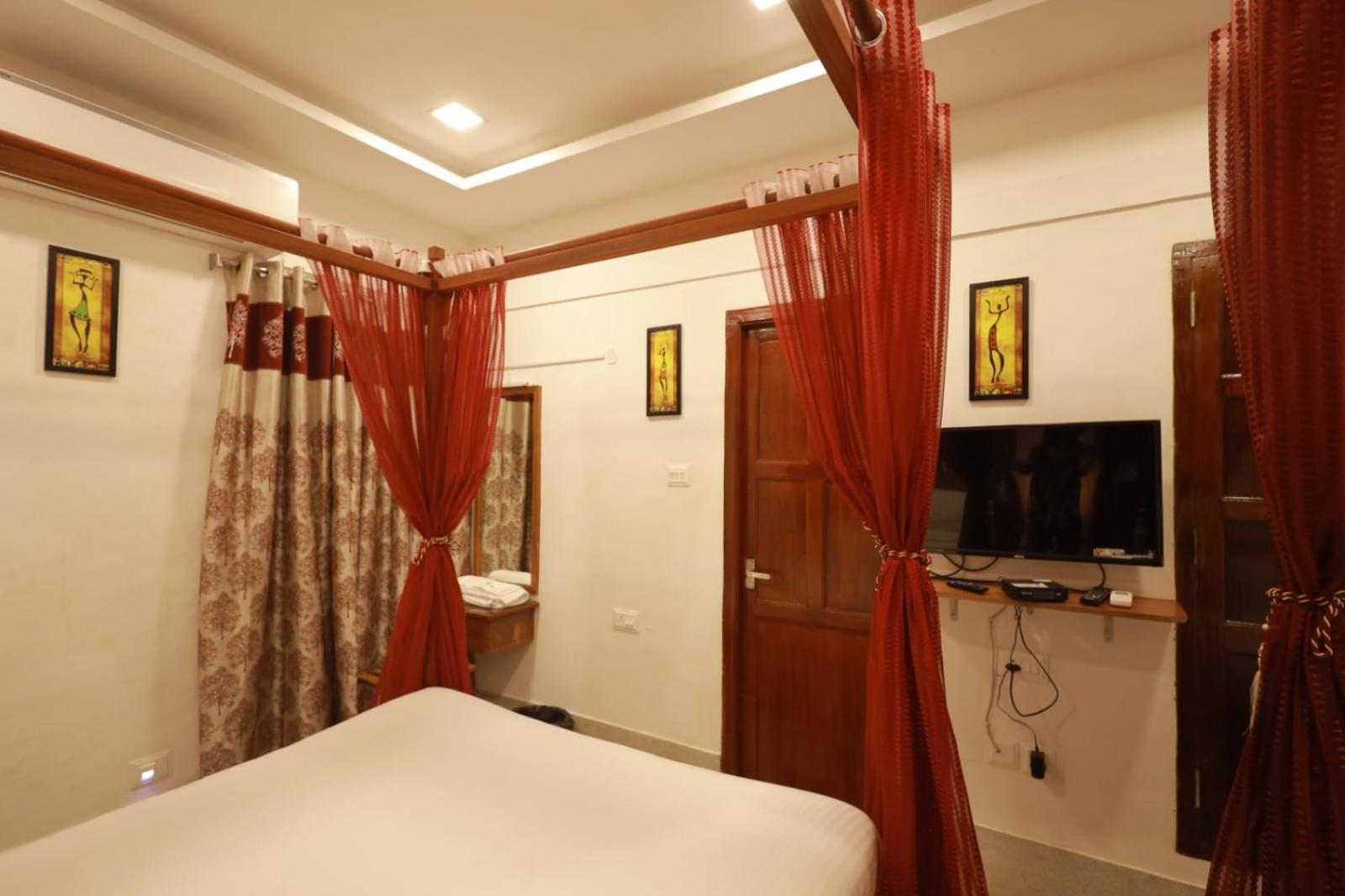 Royal Stay Vintage มทุราย ภายนอก รูปภาพ