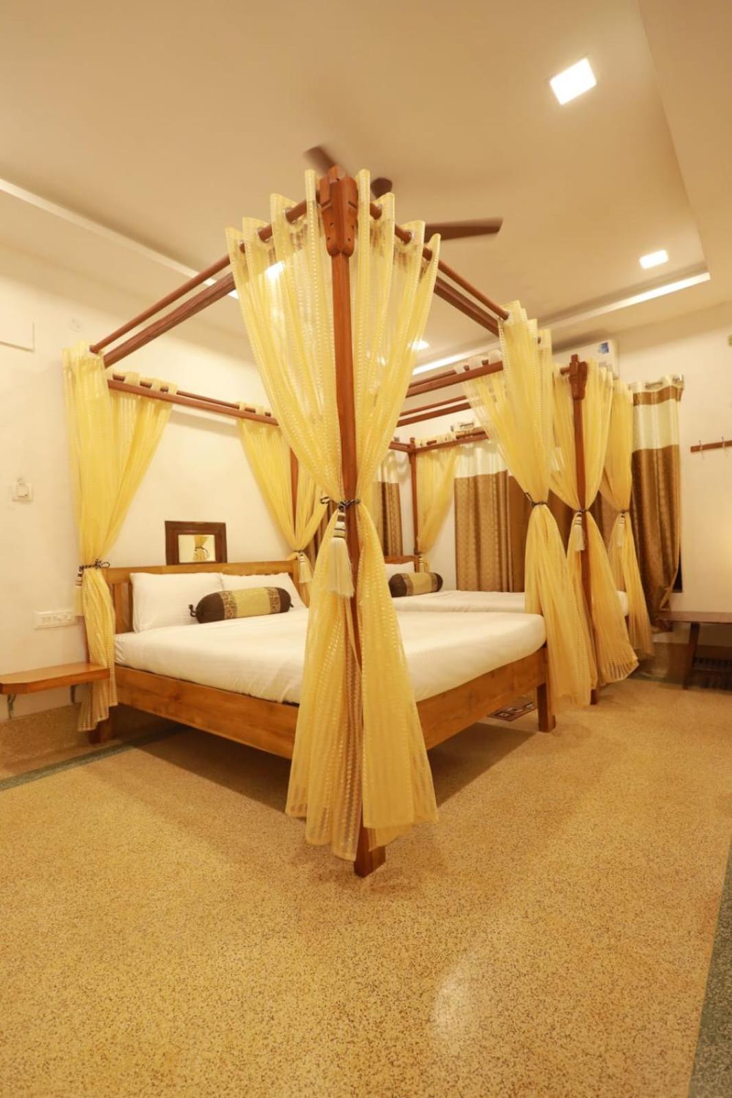 Royal Stay Vintage มทุราย ภายนอก รูปภาพ